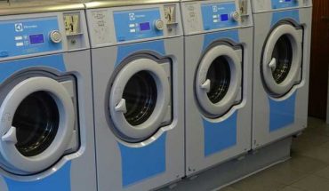 Costi più bassi, guadagni più alti: le lavanderie a gettone scoprono gli impianti a vapore